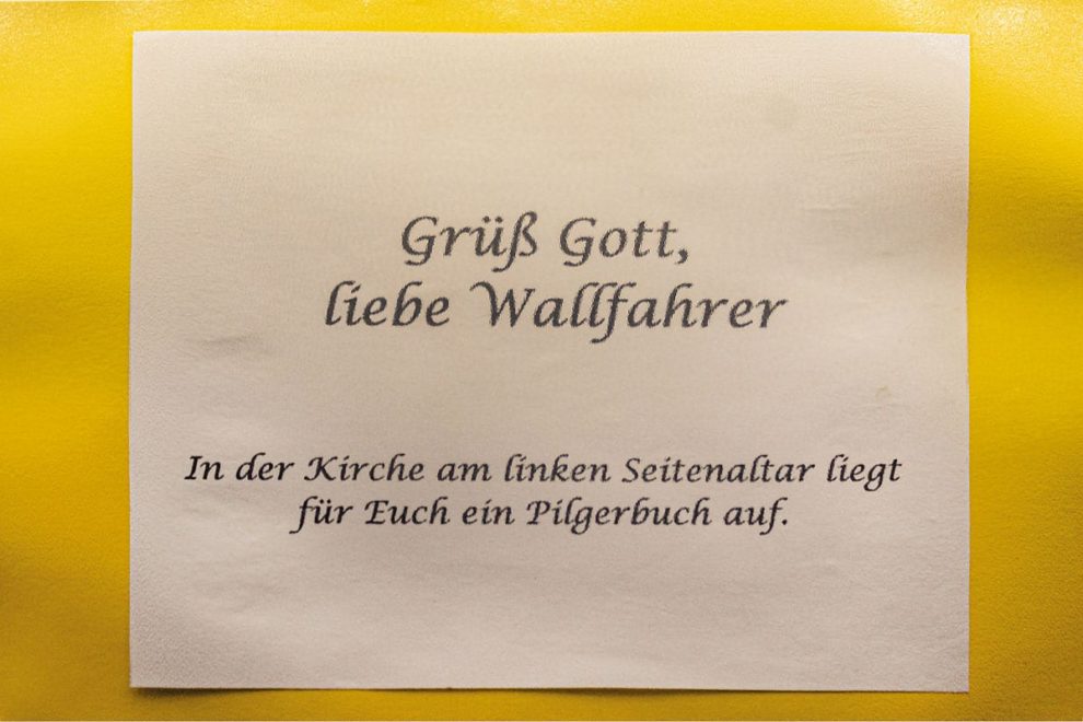 Schild für Wallfahrer